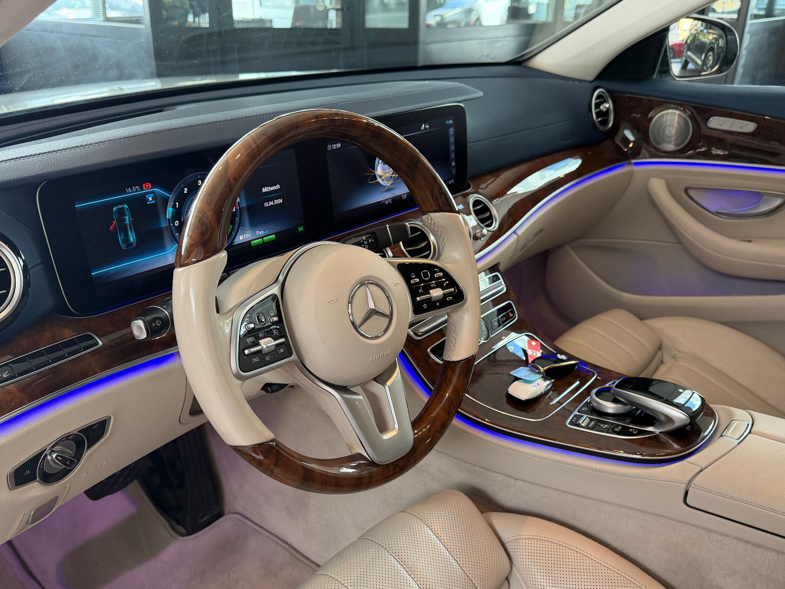 Fahrzeugabbildung Mercedes-Benz E 300 de/AMG/HEAD-UP/VIRTUAL/AMBIENTE/BURMESTER/