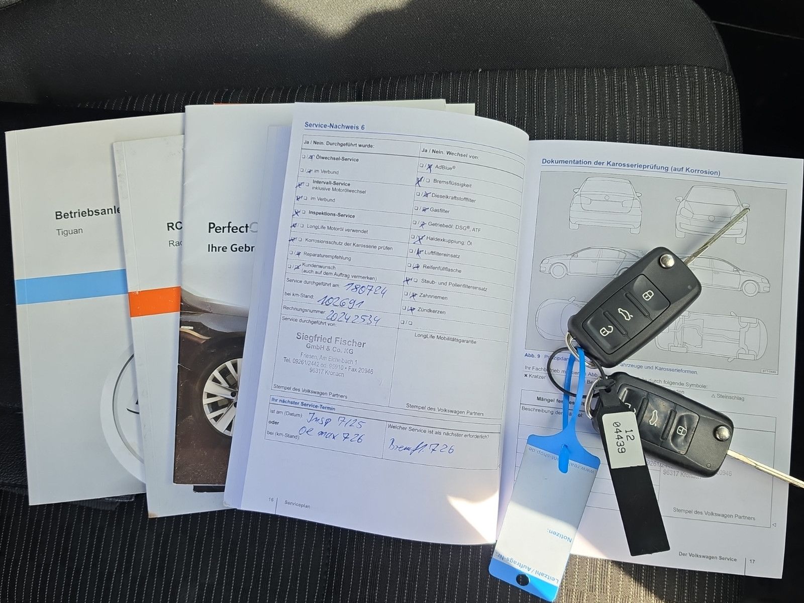 Fahrzeugabbildung Volkswagen Tiguan AHK TEMPOMAT PDC SHZ TÜV SERVICE NEU