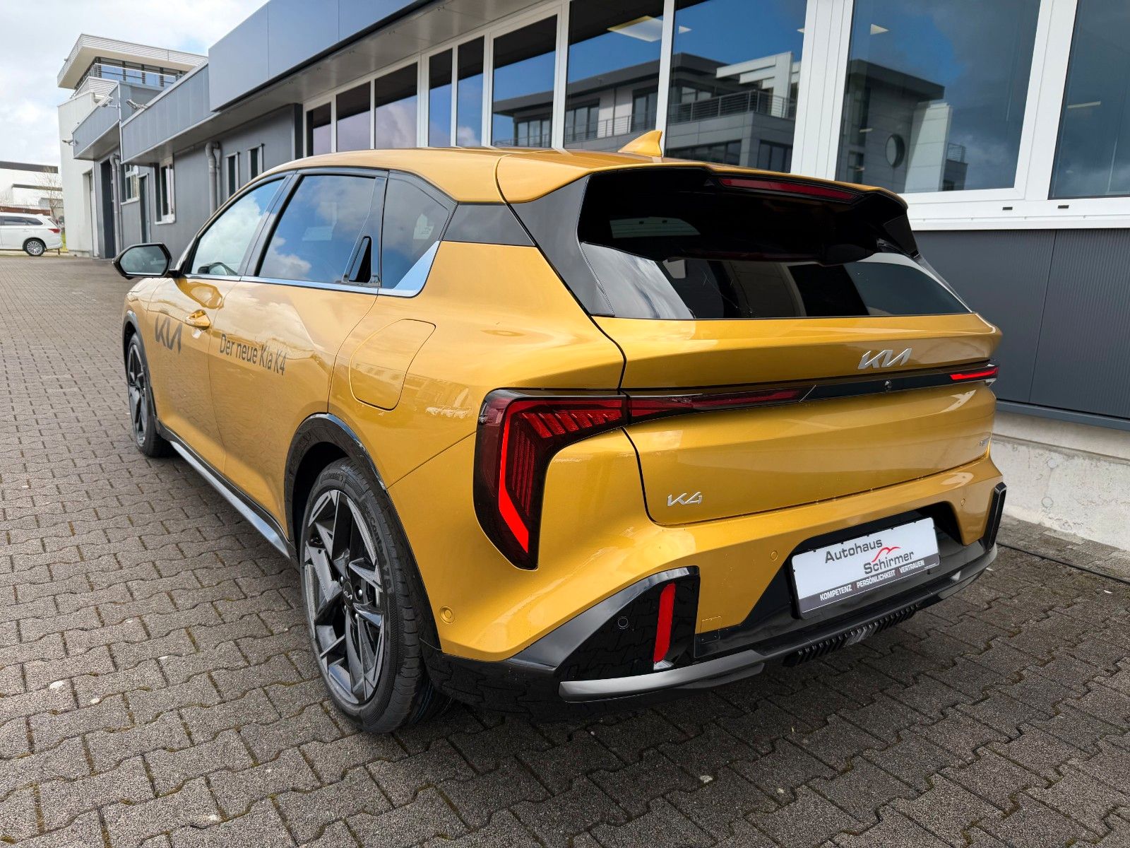 Fahrzeugabbildung Kia K4 1.6 T-GDI 180PS DCT GT-Line VOLL