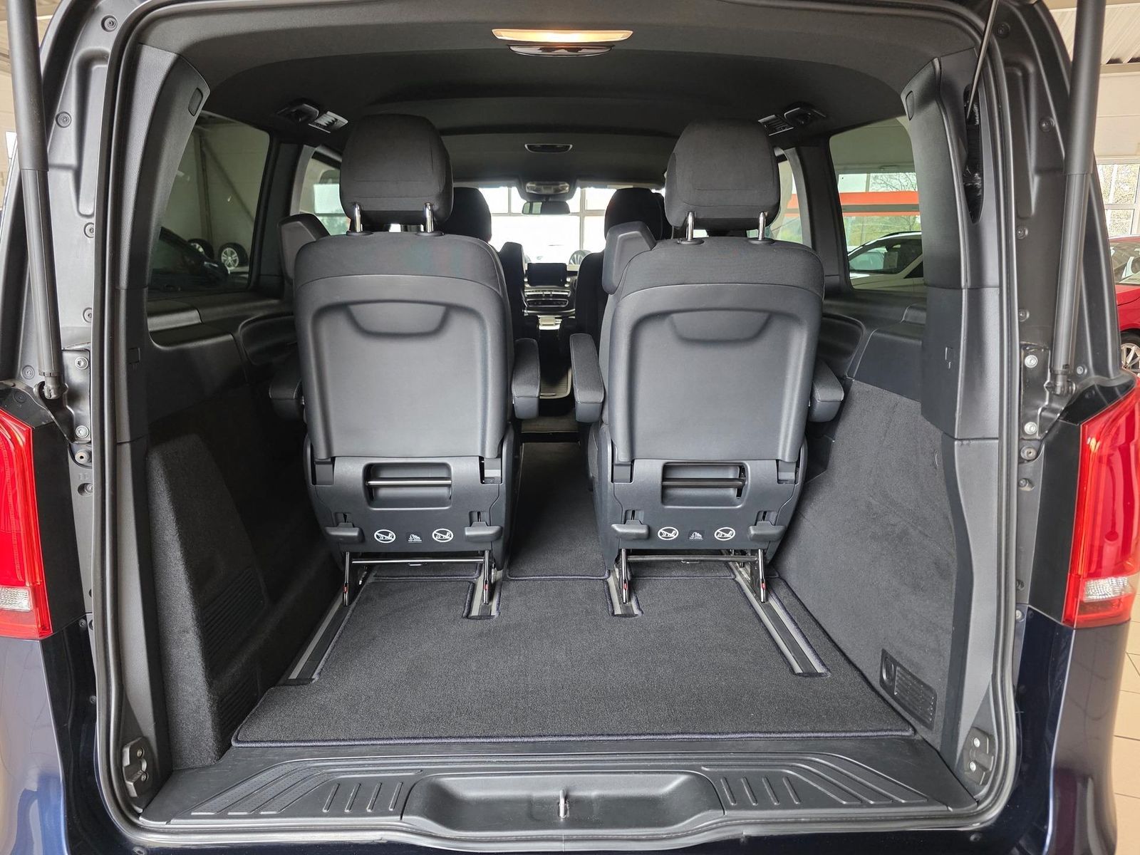 Fahrzeugabbildung Mercedes-Benz V 220d Edition lang /LED/Navi/Cam/Totwink./Ahk