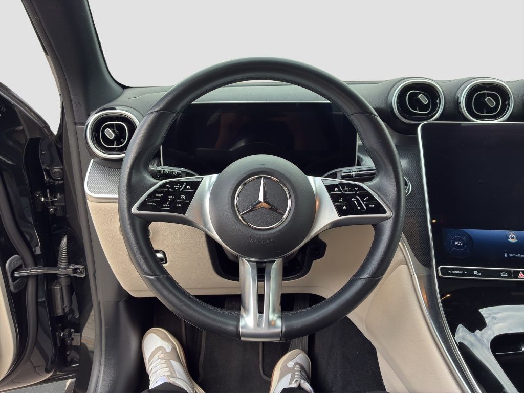 Fahrzeugabbildung Mercedes-Benz GLC 200 4MATIC PANO-SD*LED*EASY-PACK*AMBIENTE*