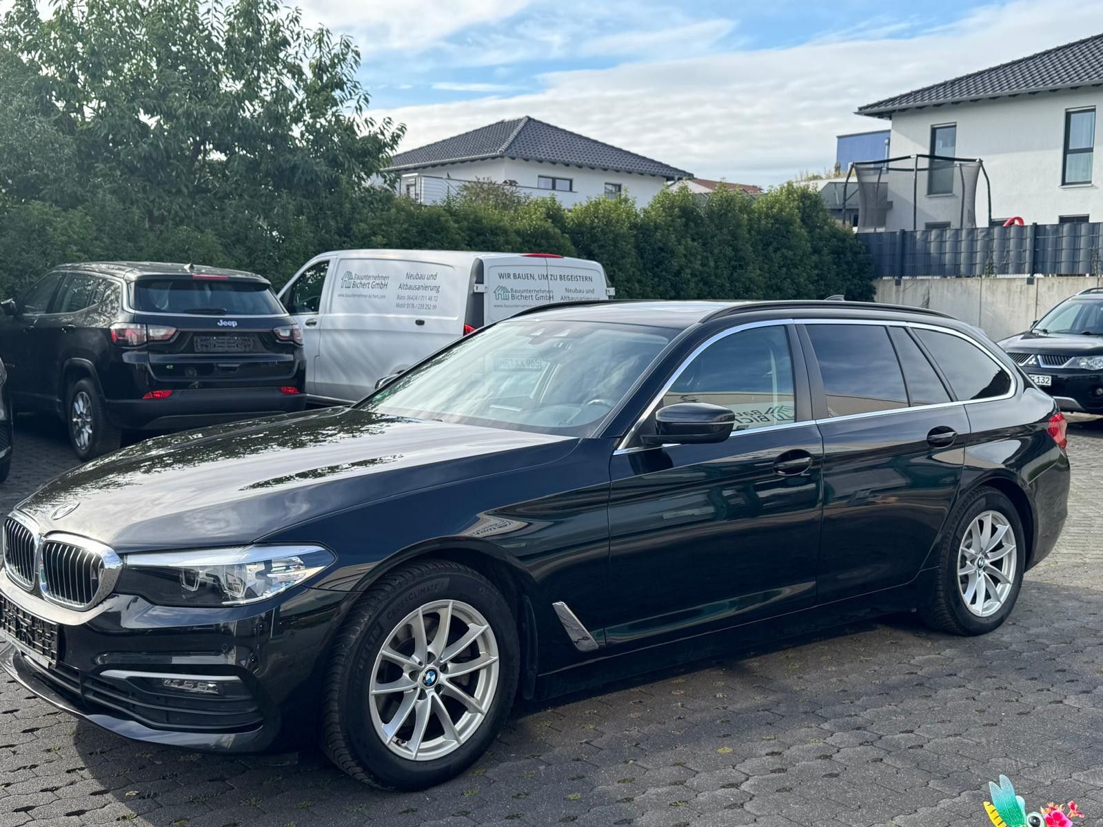 Fahrzeugabbildung BMW 520 d Business-Paket Auto.LED+NAVI+PANO+KAM+PDC+