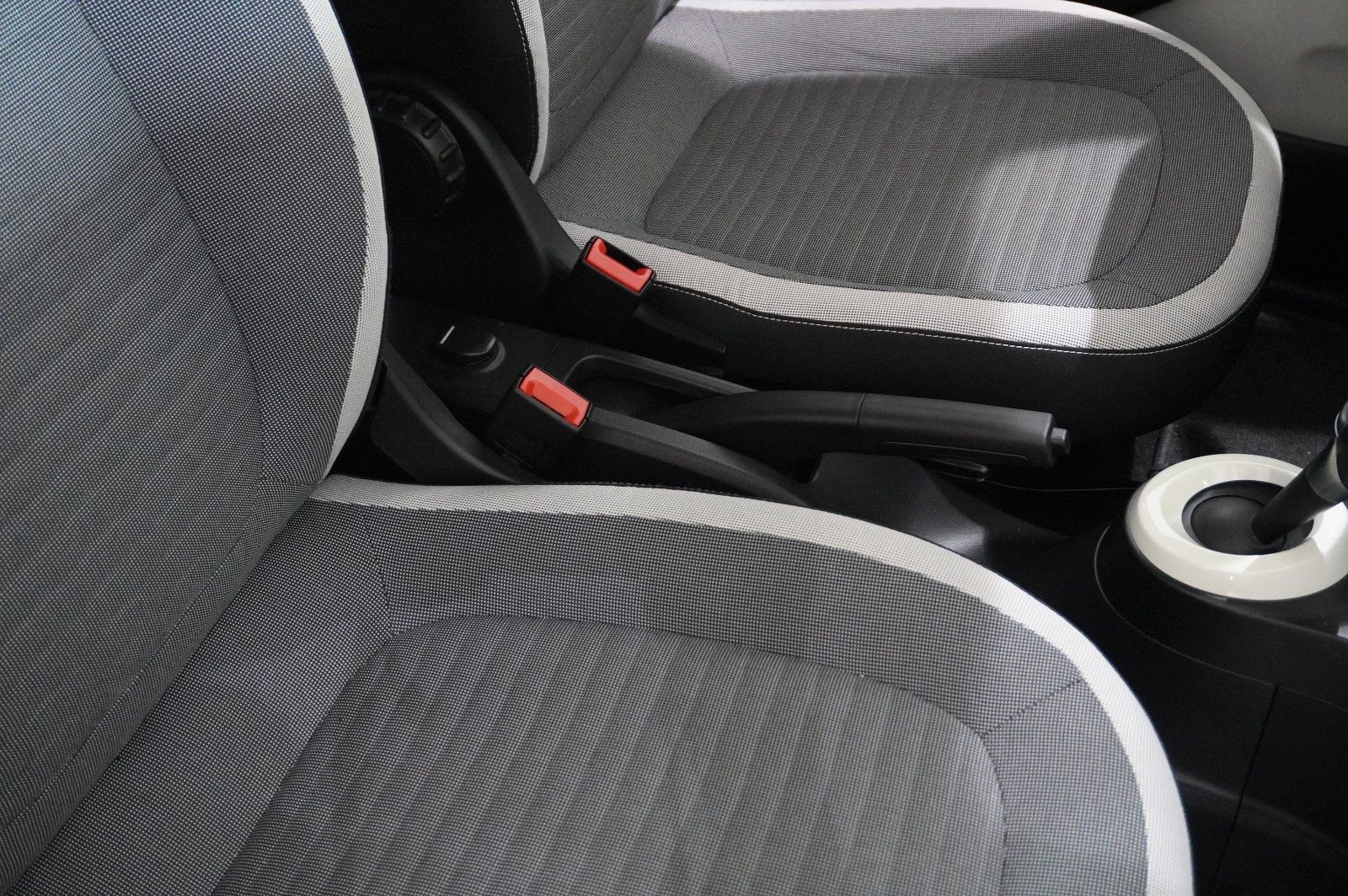 Fahrzeugabbildung Renault Twingo Equilibre Electric 22KWH NAVI/LED/DAB+