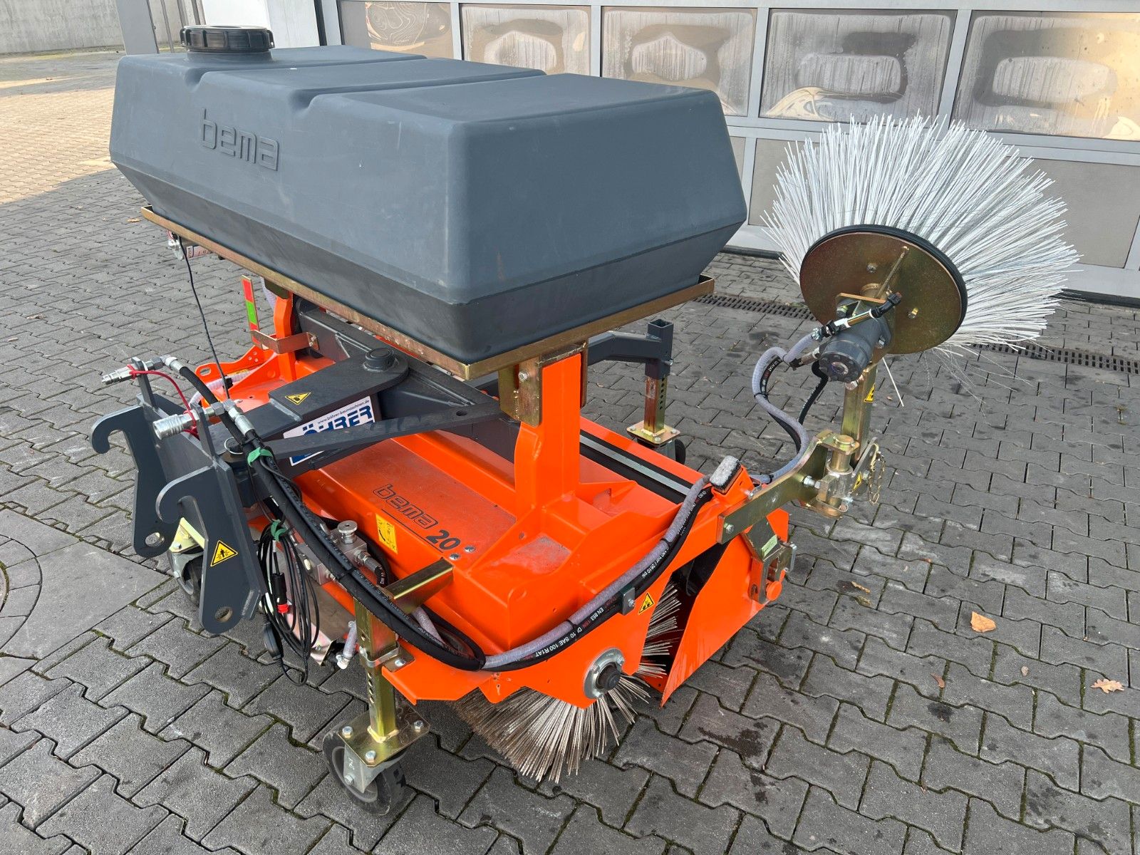 Fahrzeugabbildung Andere Bema 20 BK Kehrmaschine / Kramer 5040 / 2023