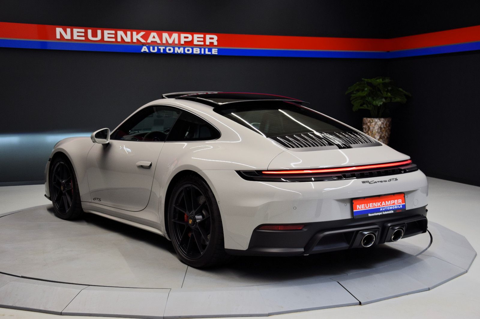 Fahrzeugabbildung Porsche 911 / 992.2 Carrera GTS T-Hybrid Lift Pano PDLS+