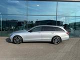 Mercedes-Benz E 220d T Avantgarde Autom. Night Widescreen MBUX - Mercedes-Benz E 220: T