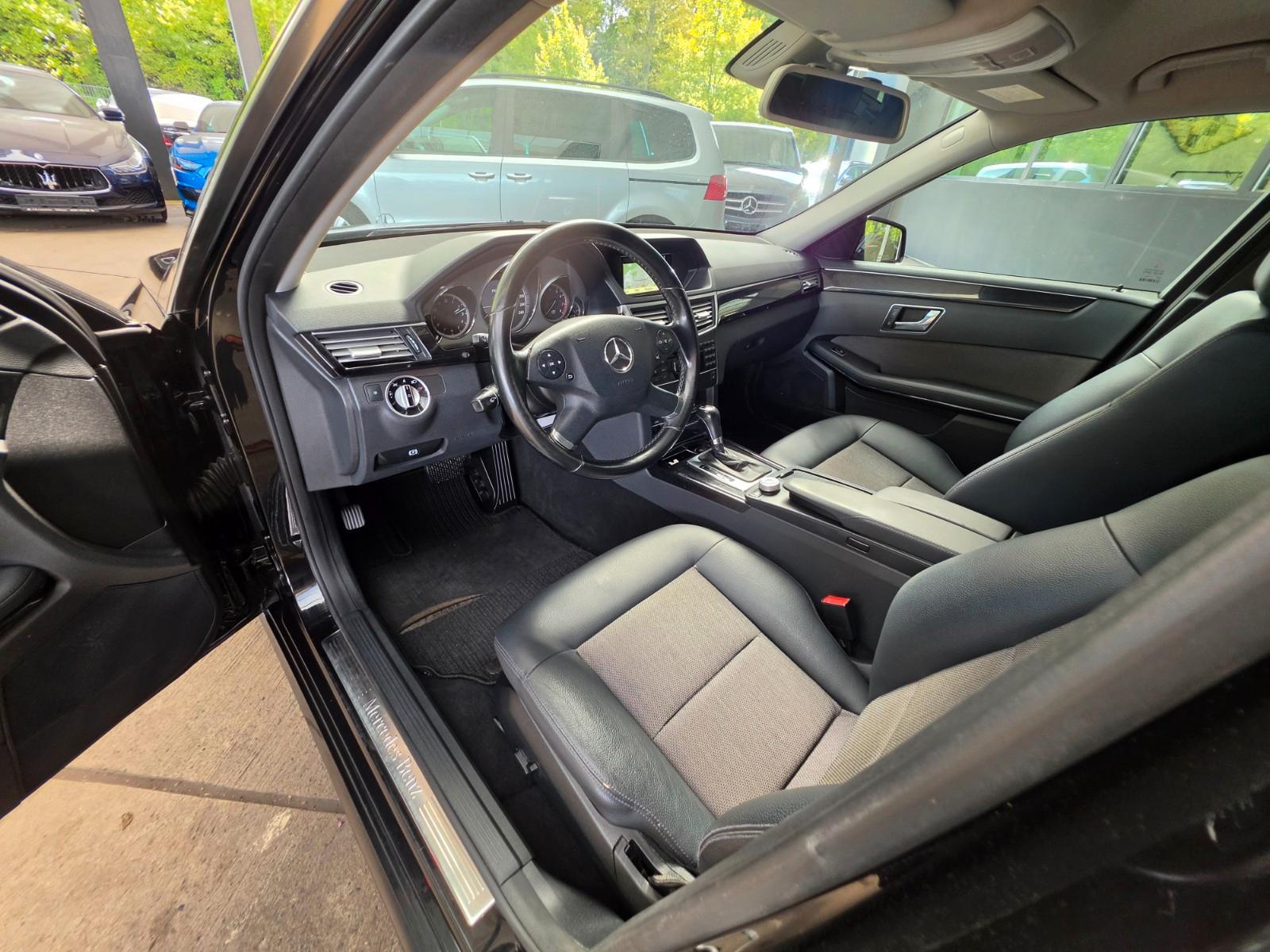 Mercedes-Benz E200 2011 — photo 31