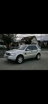 Mercedes-Benz Ml 320 V6. - Mercedes-Benz ML 320 mit Benzin-Antrieb