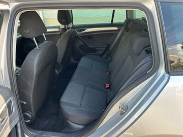 Volkswagen Golf - 11