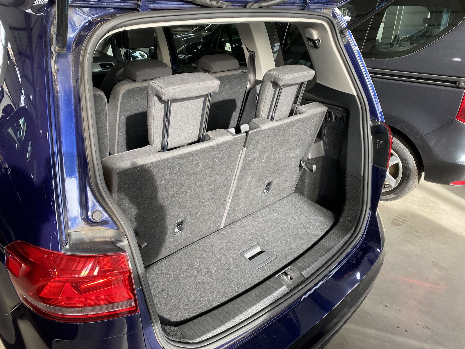 Fahrzeugabbildung Volkswagen Touran 1.6 Tdi Comfortline/7-Sitzer/AHK/SH/