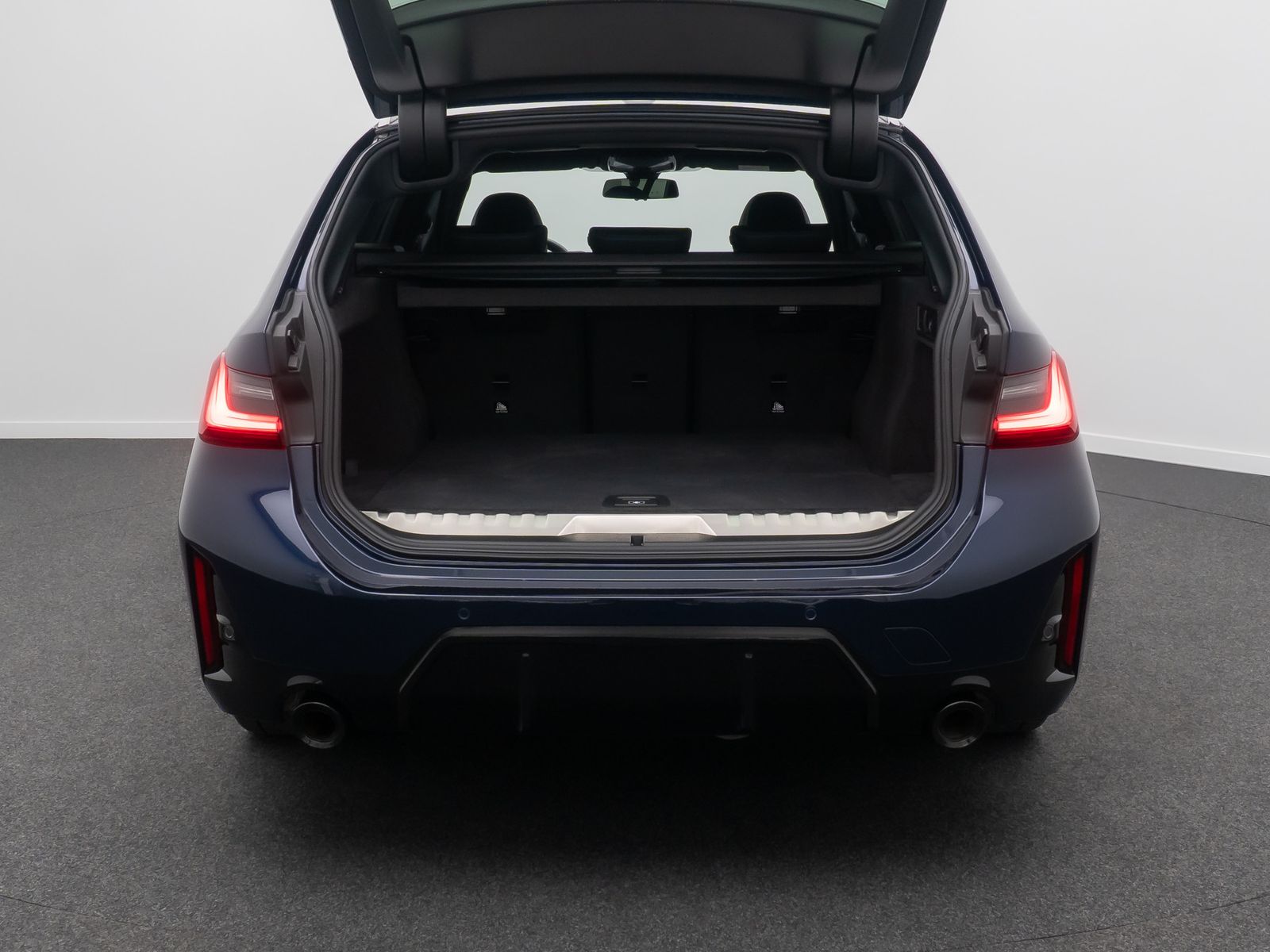 Fahrzeugabbildung BMW 330e xD M Sport H/K AHK HUD Kamera DAB Komfort