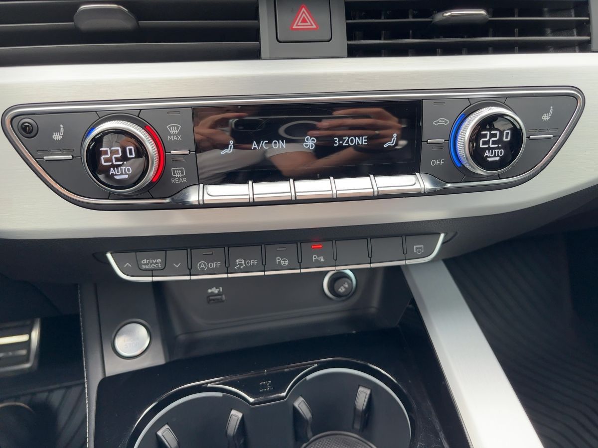 Audi A4 Avant S line 40TDI quattro S tronic AHZV Head foto 15