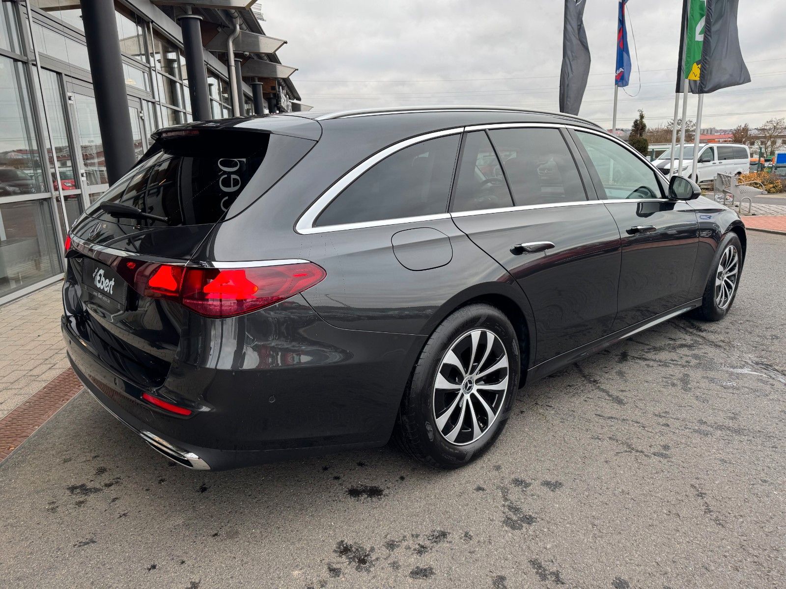 Fahrzeugabbildung Mercedes-Benz E 220d T Avantgarde+Distr+Digital+AHK+360