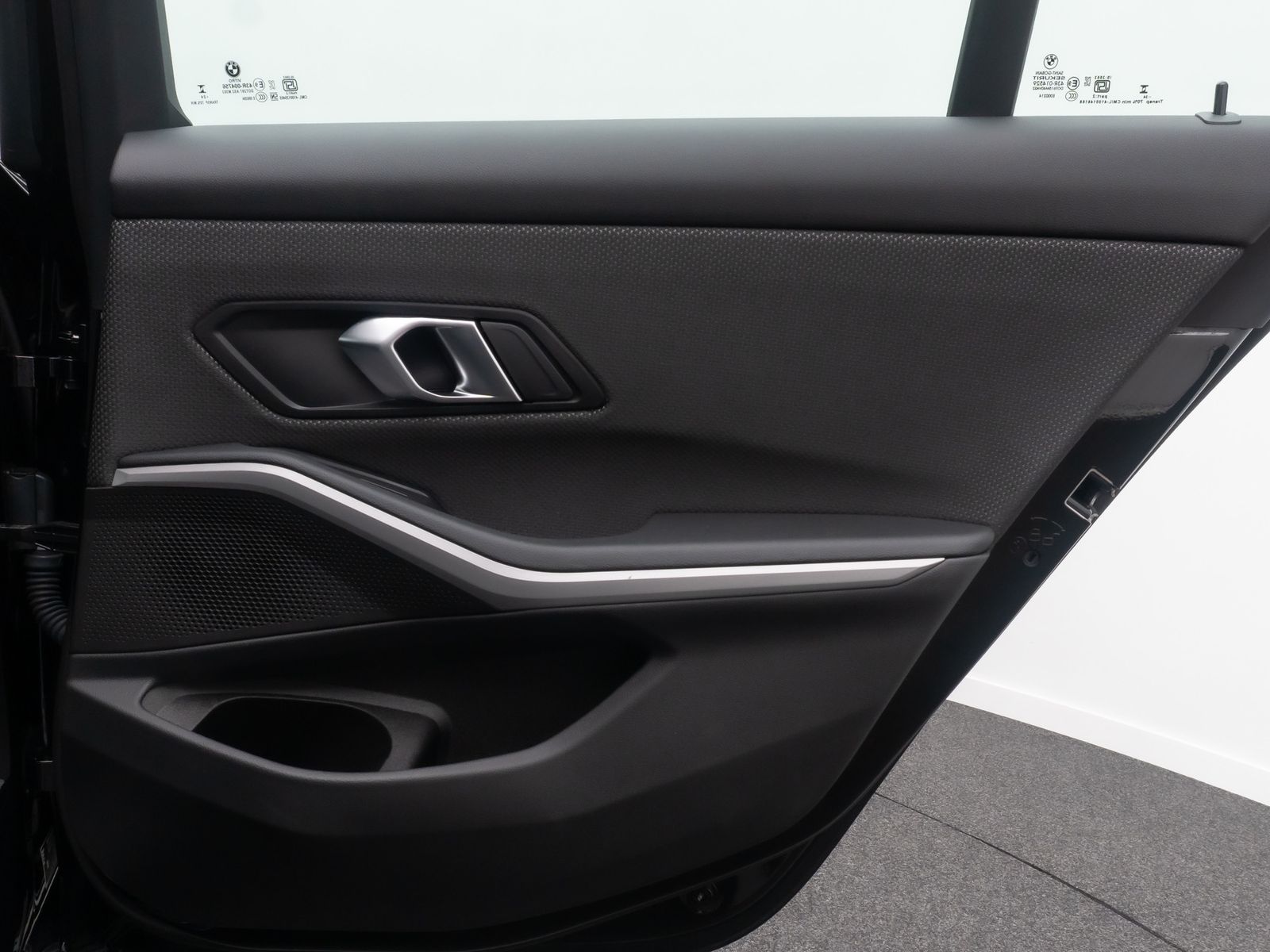 Fahrzeugabbildung BMW 318i DAB PDC Widscreen Geschwindigkeitsreg LED