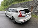 Volvo V60 T6 AWD Inscription Pano Harman StHeiz ... - Volvo V60 Kombi Awd mit Benzin-Antrieb