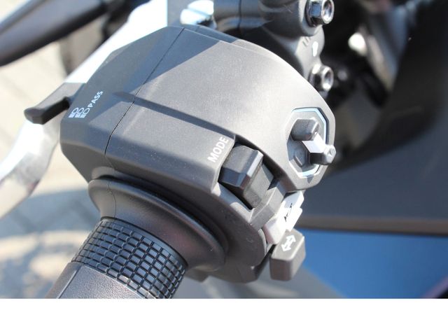 Honda CB750 Hornet e-Clutch *inkl. Zubehör