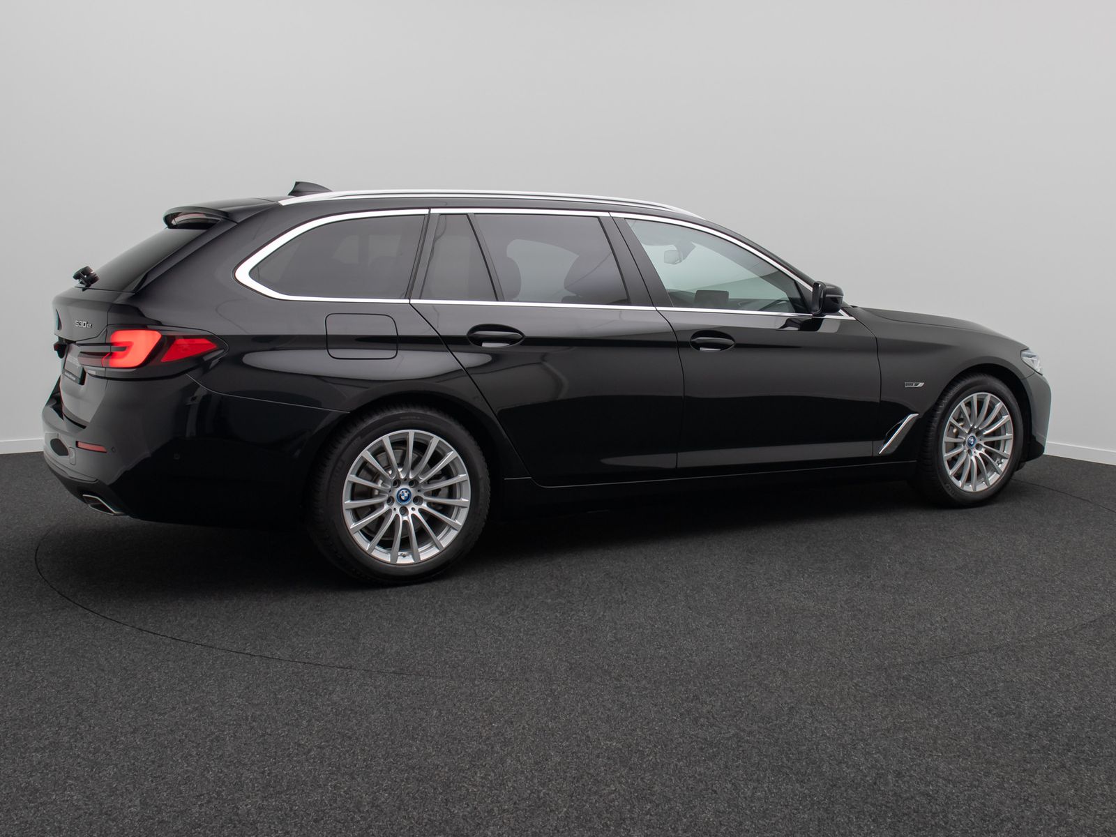 Fahrzeugabbildung BMW 530e Alarm AHK Laser DAB HUD Kamera Sport 18Zoll