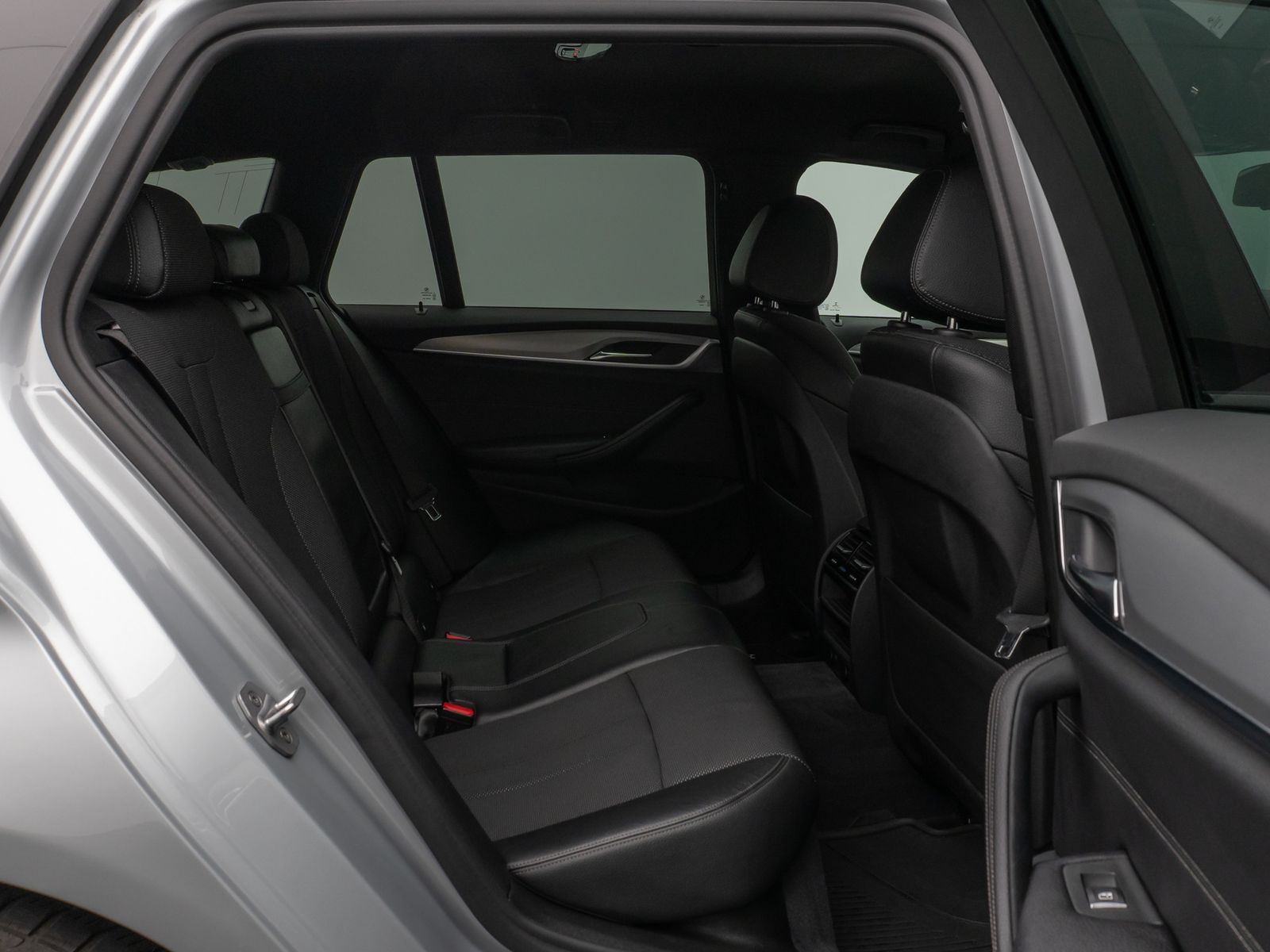 Fahrzeugabbildung BMW 520d  Sport Line HUD HiFi PDC Alarm DisplayKey