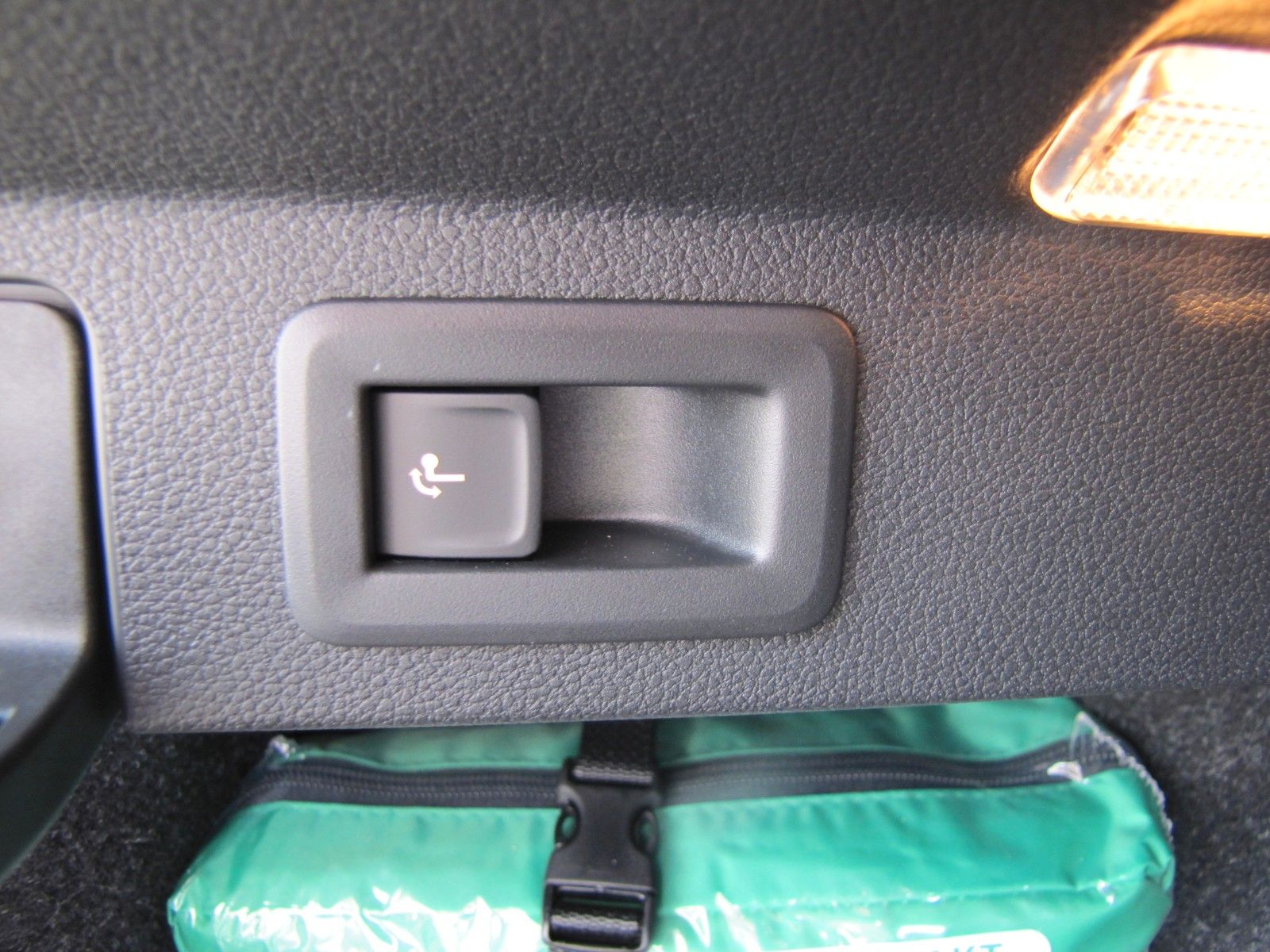 Fahrzeugabbildung SKODA Scala Tour 1.0l TSI 116PS 7-Gang-DSG AHK