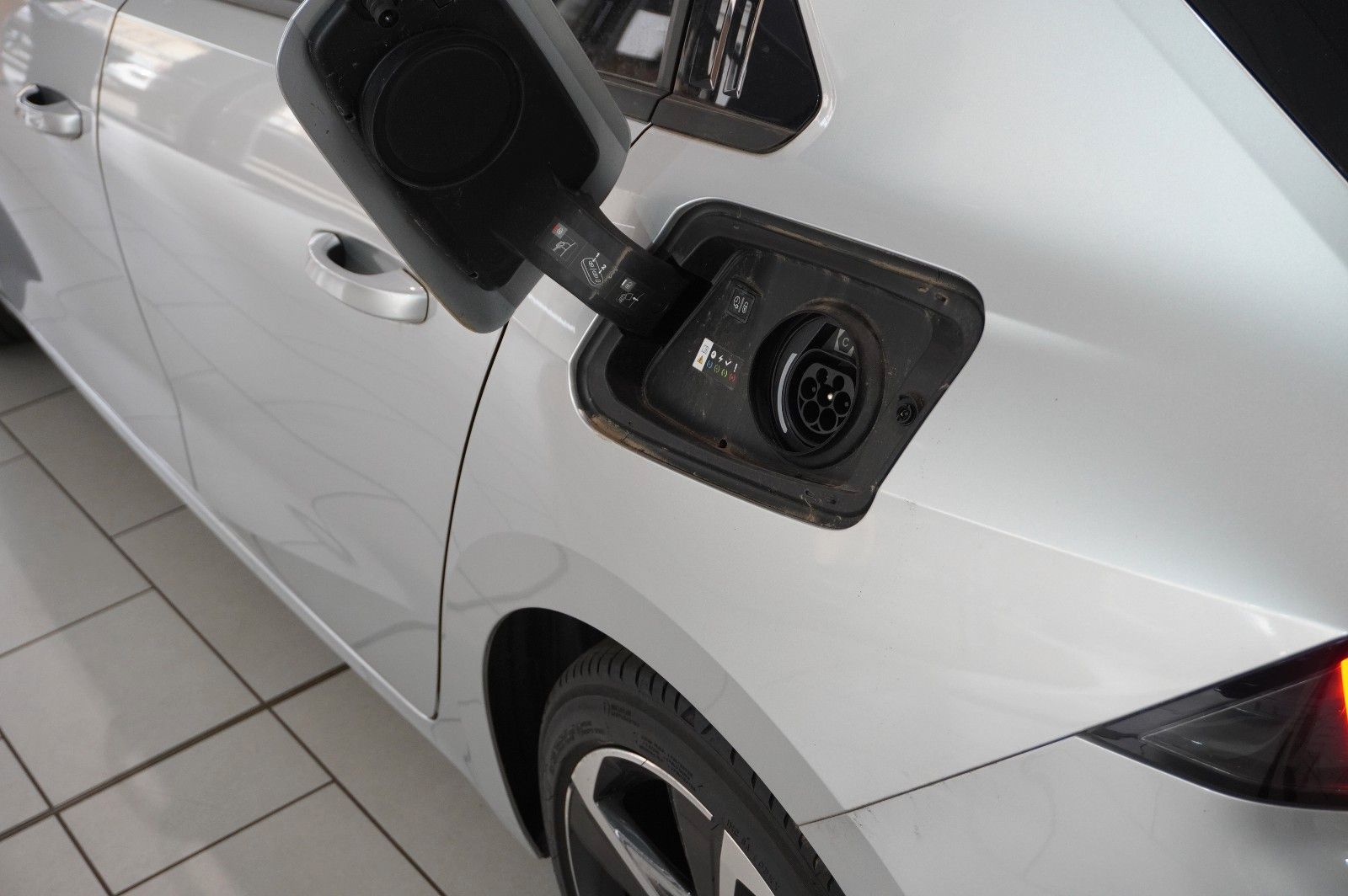 Fahrzeugabbildung Opel Astra L Lim. 1.6 HYBRID GS SPORT NAVI/360°/SPORT