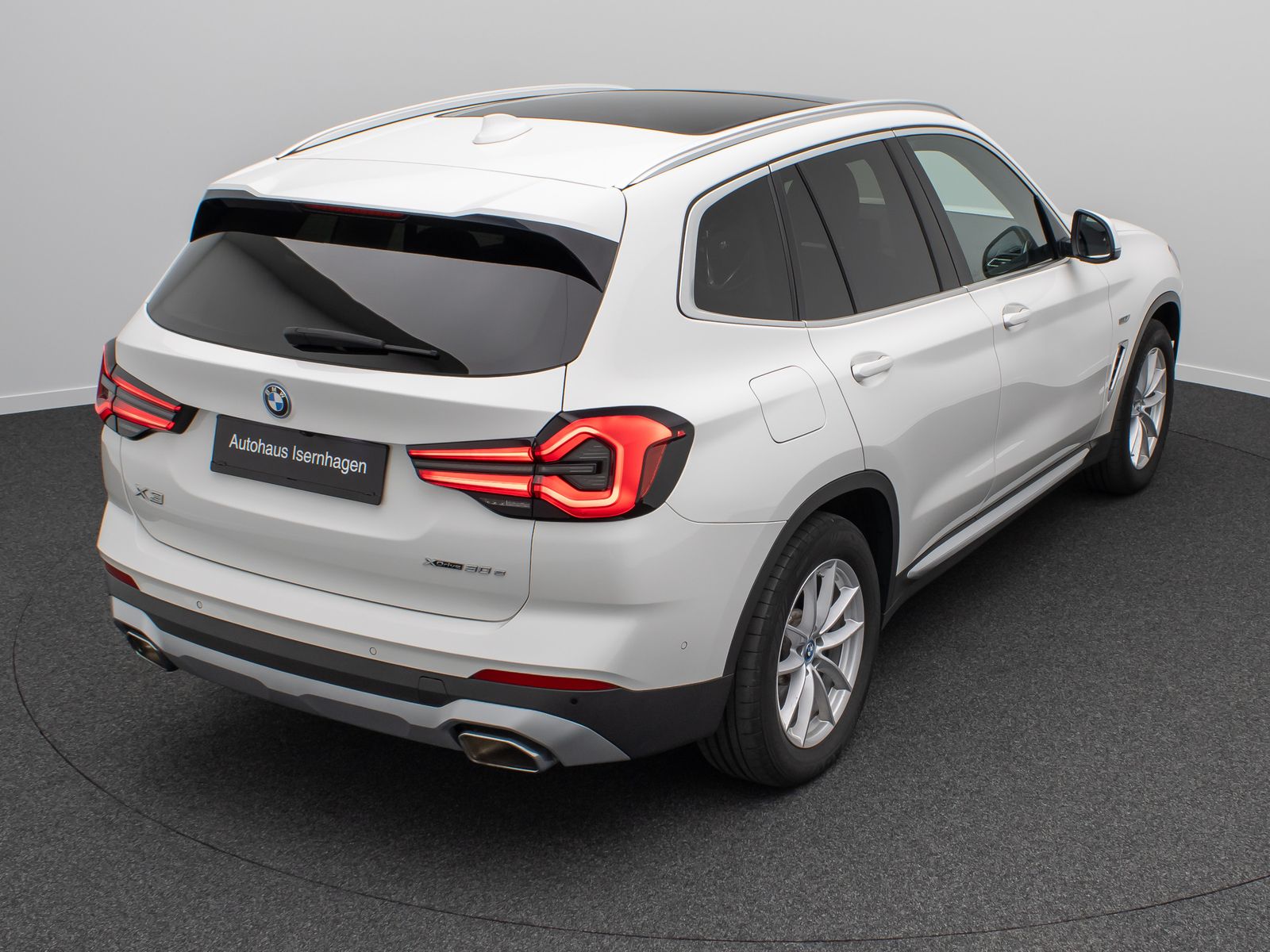 Fahrzeugabbildung BMW X3 xD30e DAB Kamera FernlichtAs Panorama Leder
