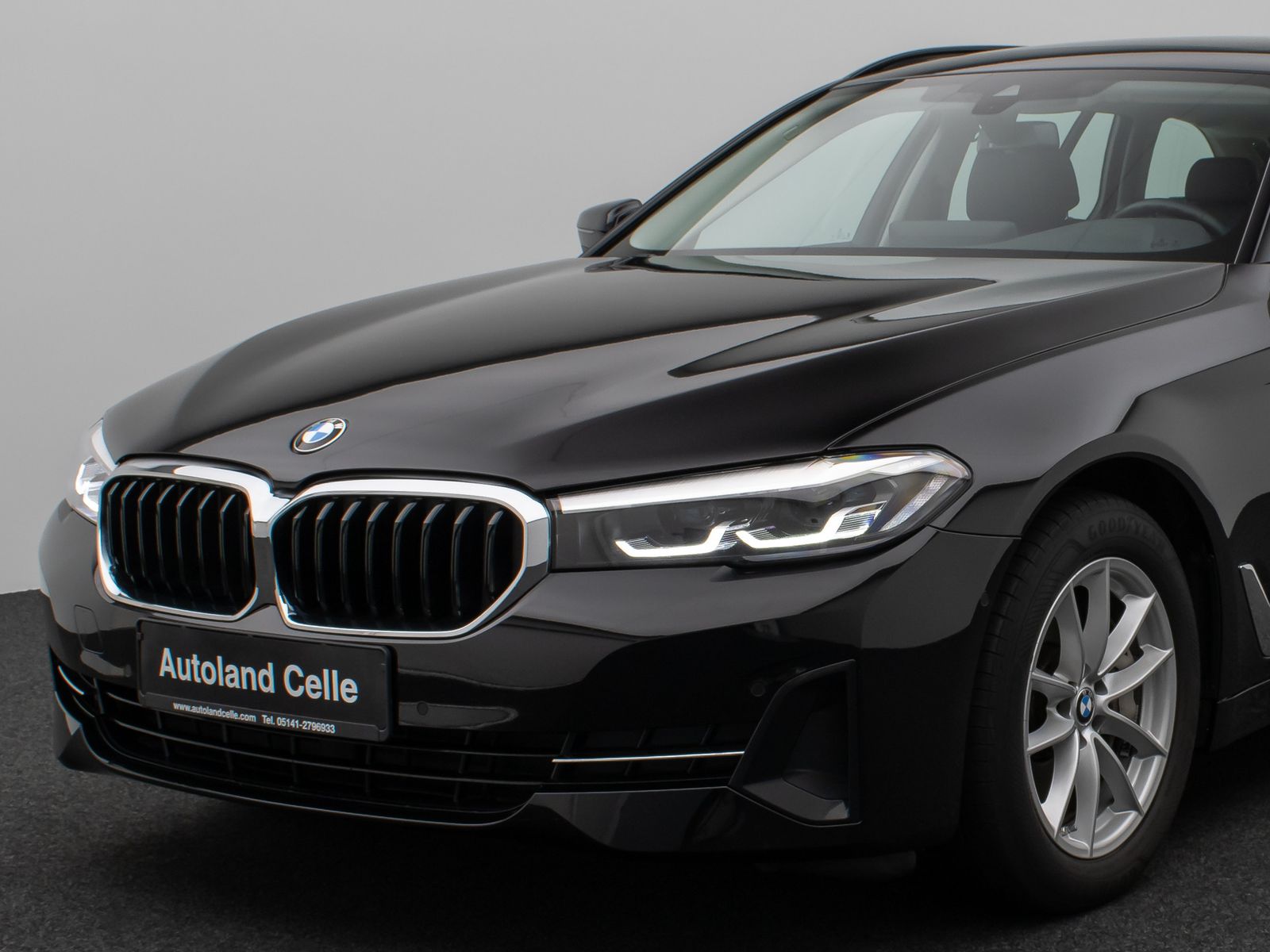 Fahrzeugabbildung BMW 530d Panorama Kamera DAB HiFi DrivAssist Komfort