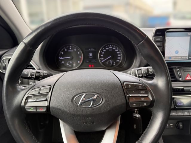 Fahrzeugabbildung Hyundai i30 cw YES! 1.4 +KLIMA+NAVI+CARPLAY+SHZ+RFK+PDC+