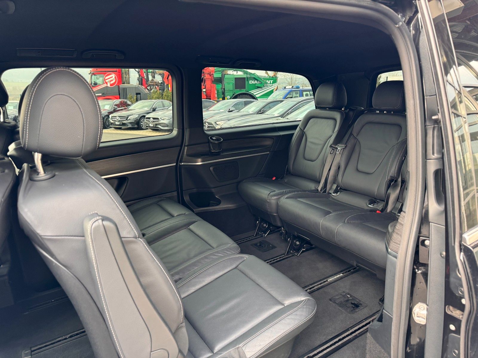 Fahrzeugabbildung Mercedes-Benz V 300 d 4MATIC AVA Extral AHK Standheiz