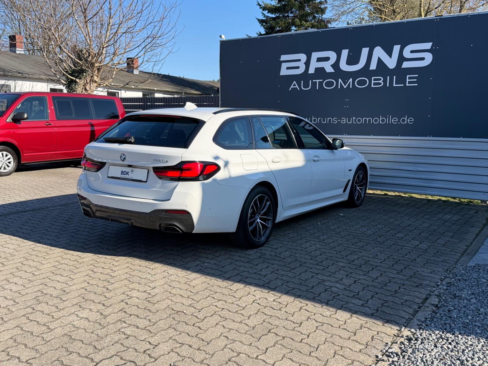 BMW 530 e M Sport Touring HUD Laserlicht Soft-Close