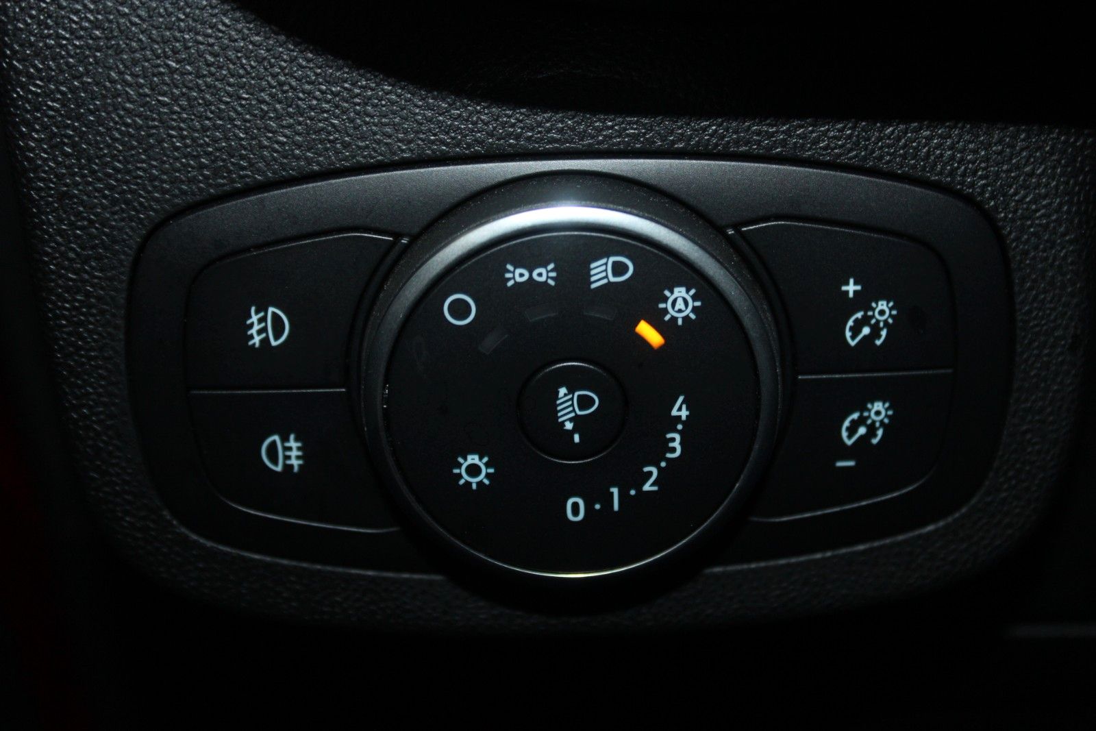Fahrzeugabbildung Ford Fiesta ACTIVE PLUS 5T NAVI PANO B&O ACC WinterP