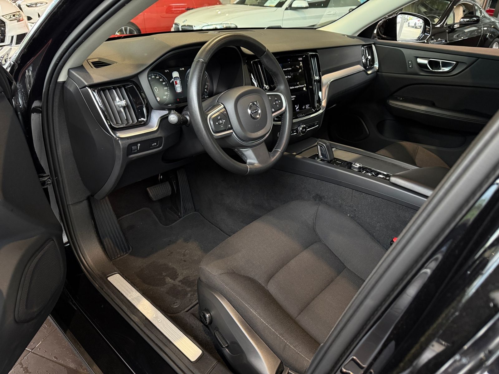 Fahrzeugabbildung Volvo V60 Kombi Momentum Pro ACC BLIS LED