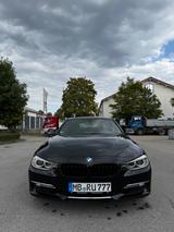 BMW 328i Touring Luxury Line  - schwarze BMW 328