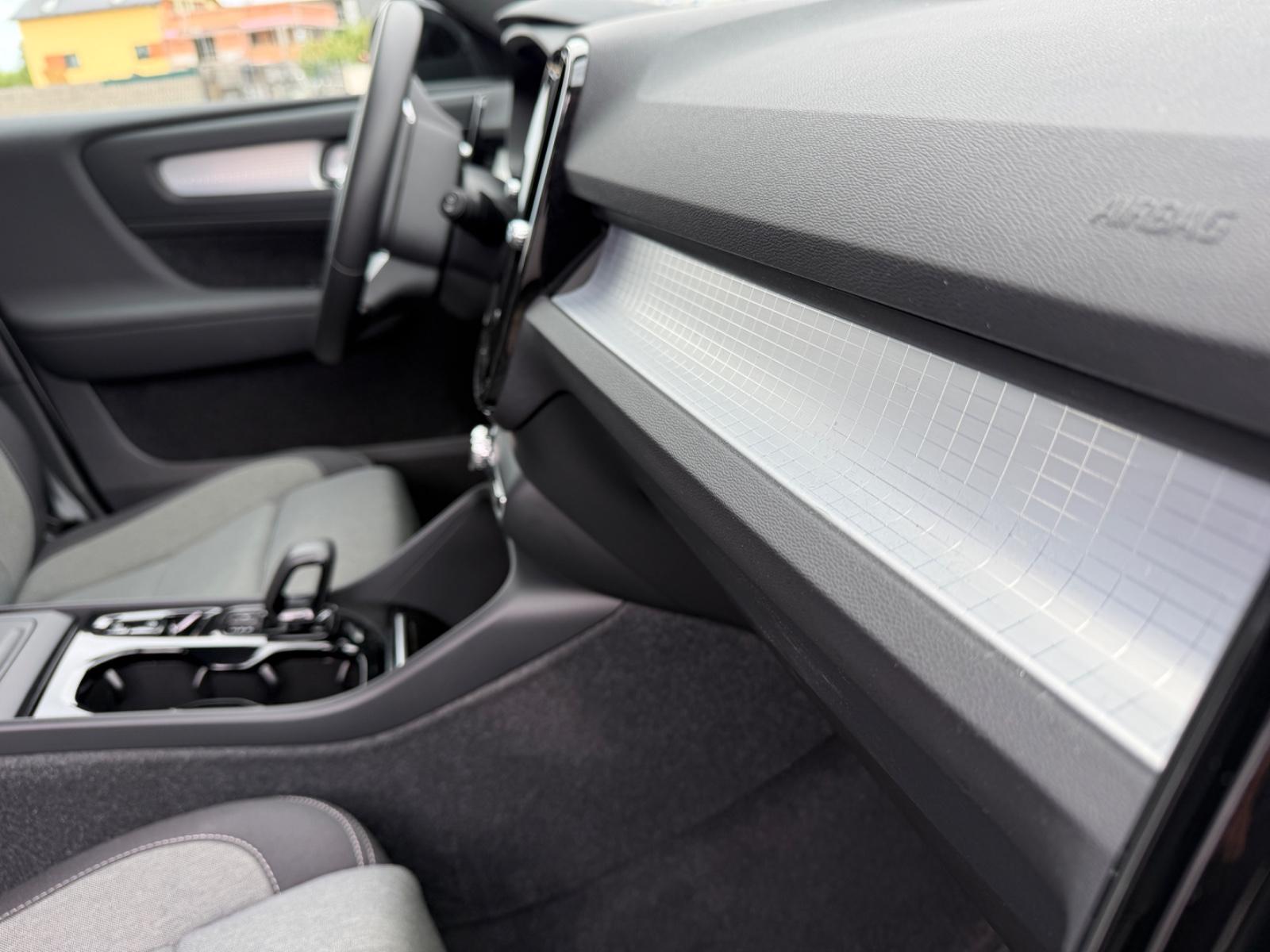 Volvo XC40 Plus Dark 2WD/Navi/Harman-Kardon