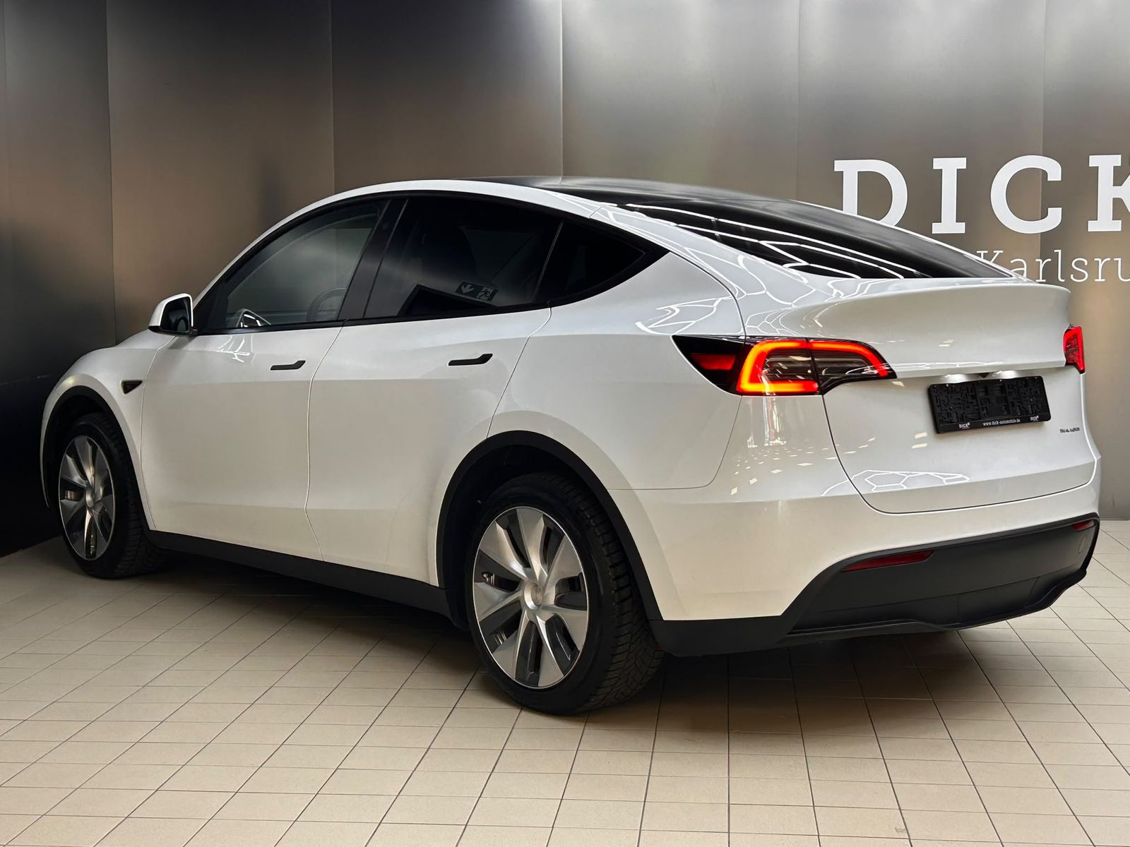 Tesla Model Y Long Range Dual AWD LED NAV SHZ 360 ACC foto 7