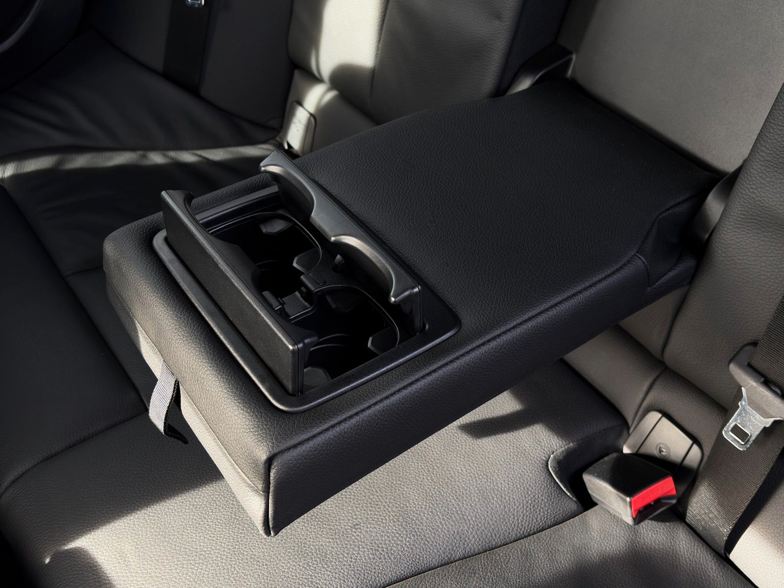 Fahrzeugabbildung BMW 120i M Sport Shadow Aut. SHZ PDC LED Navi TEMP