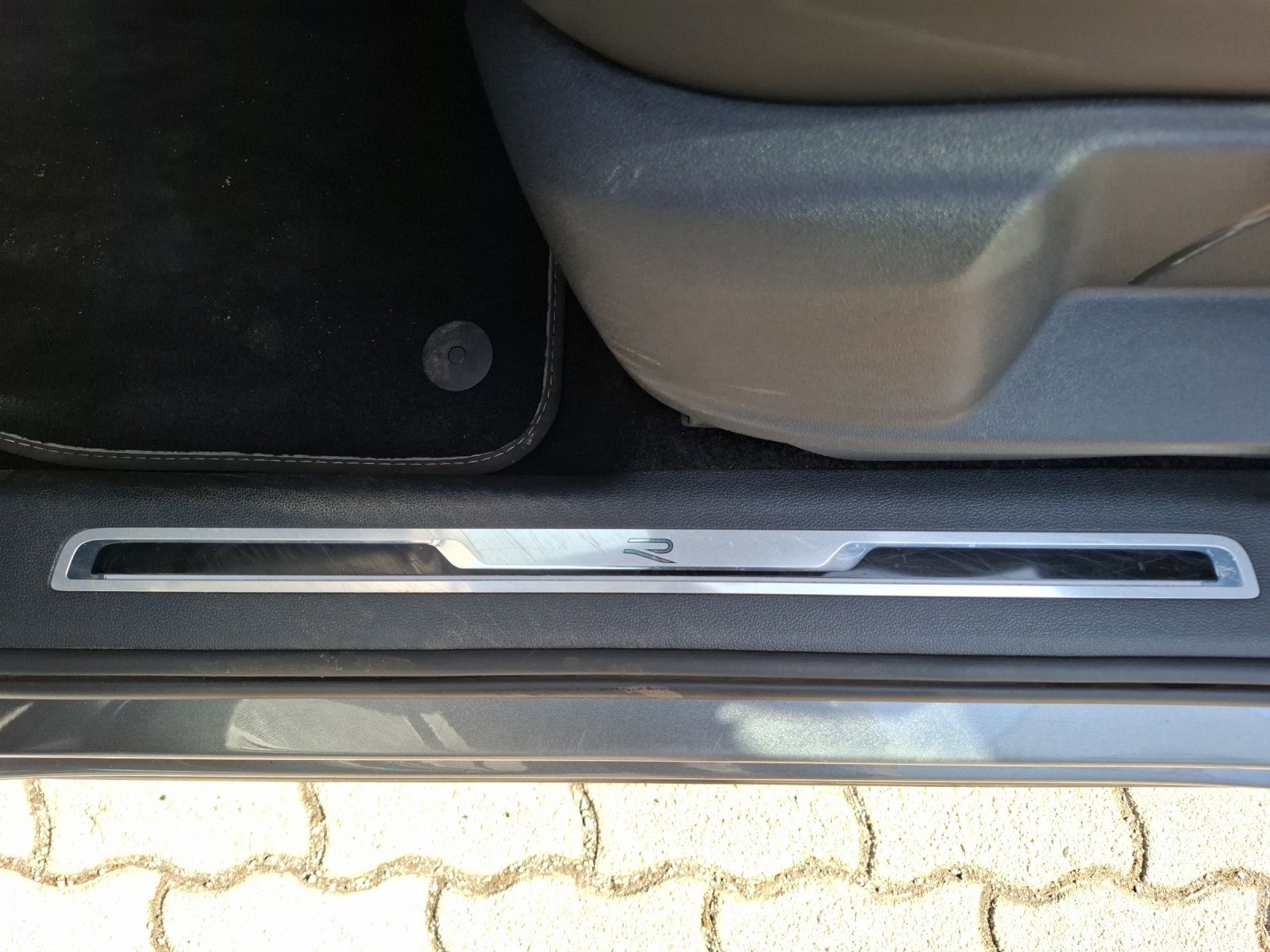Fahrzeugabbildung Volkswagen Tiguan Allspace TDI R-Line DSG 4M Matrix AHK Nav