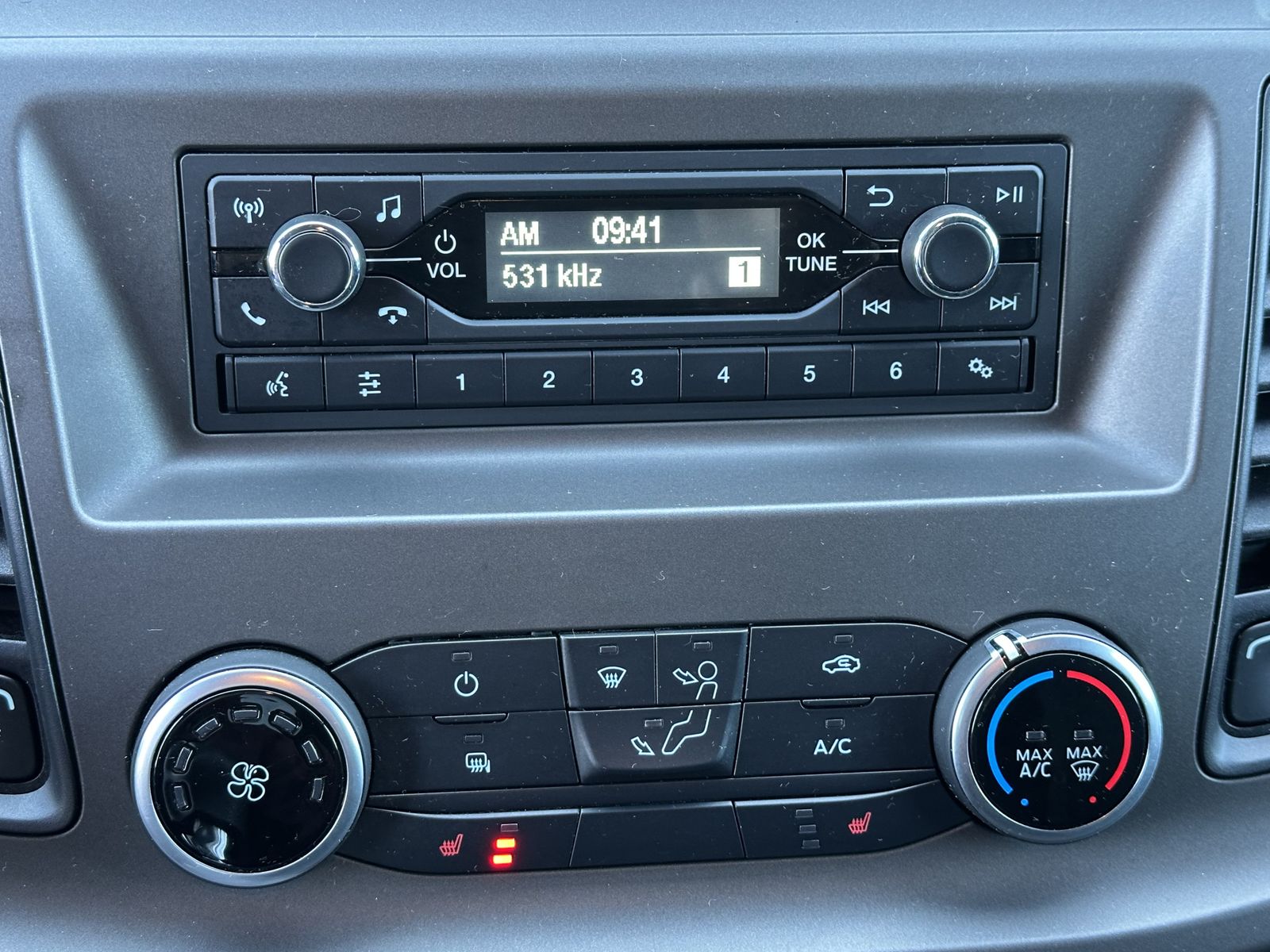 Fahrzeugabbildung Ford Transit Custom 300 L1H1 SHZ+PP+BLUETOOTH+1HD+DAB