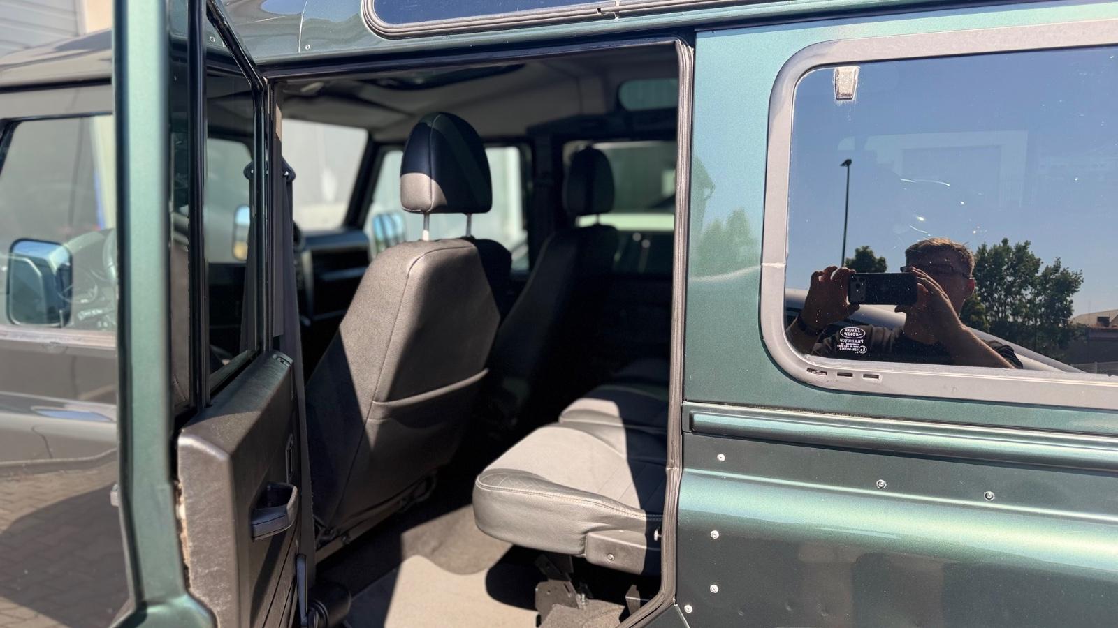 Land Rover Defender 110 Station Wagon 2.4 TD4 | 122 ch | BVM | Sièges sport chauffants | Attelage | Pare-brise chauffant | Jantes alliage