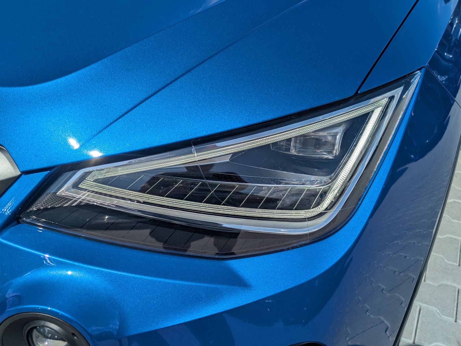 Fahrzeugabbildung SEAT Arona 1.0 TSI FR DSG AHK*ACC*LED*APP*DAB*KAMERA