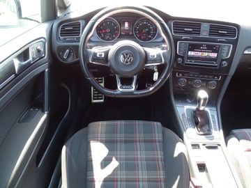 Volkswagen Golf - 11