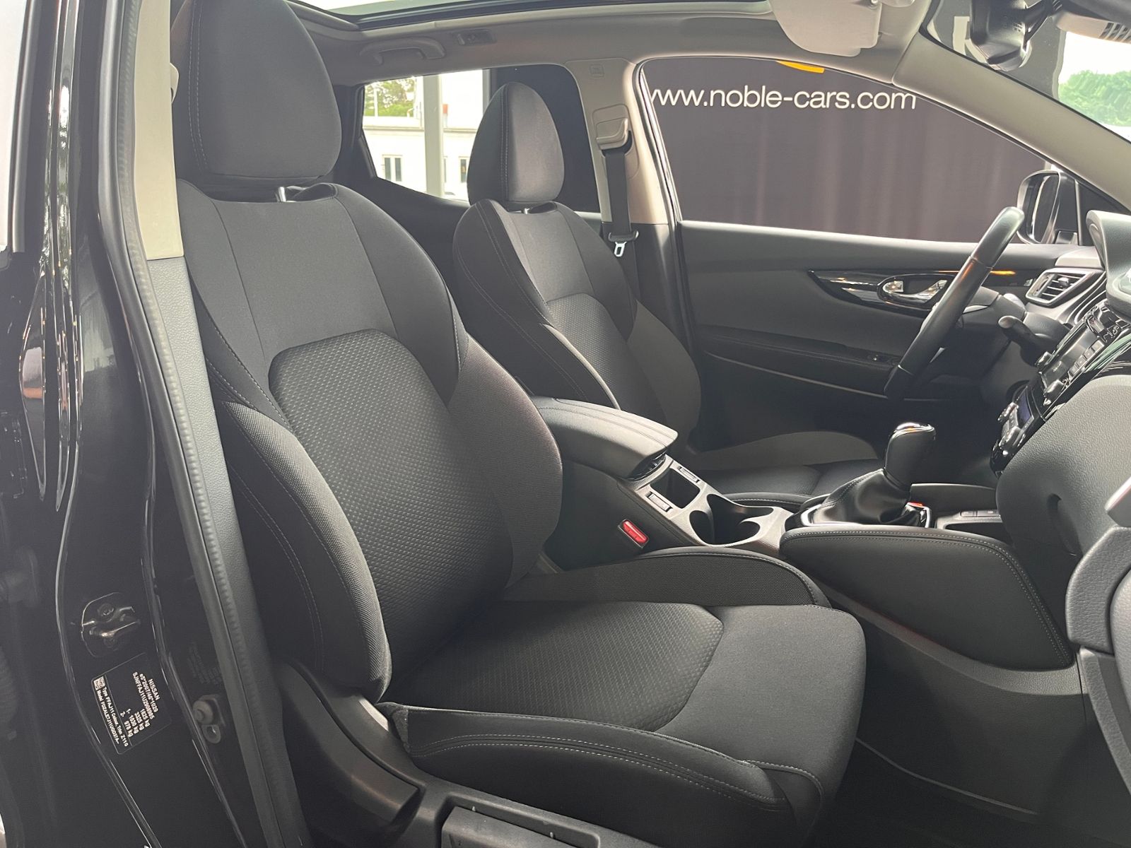 Fahrzeugabbildung Nissan Qashqai Zama AHK PANO NAV RFK SHZ