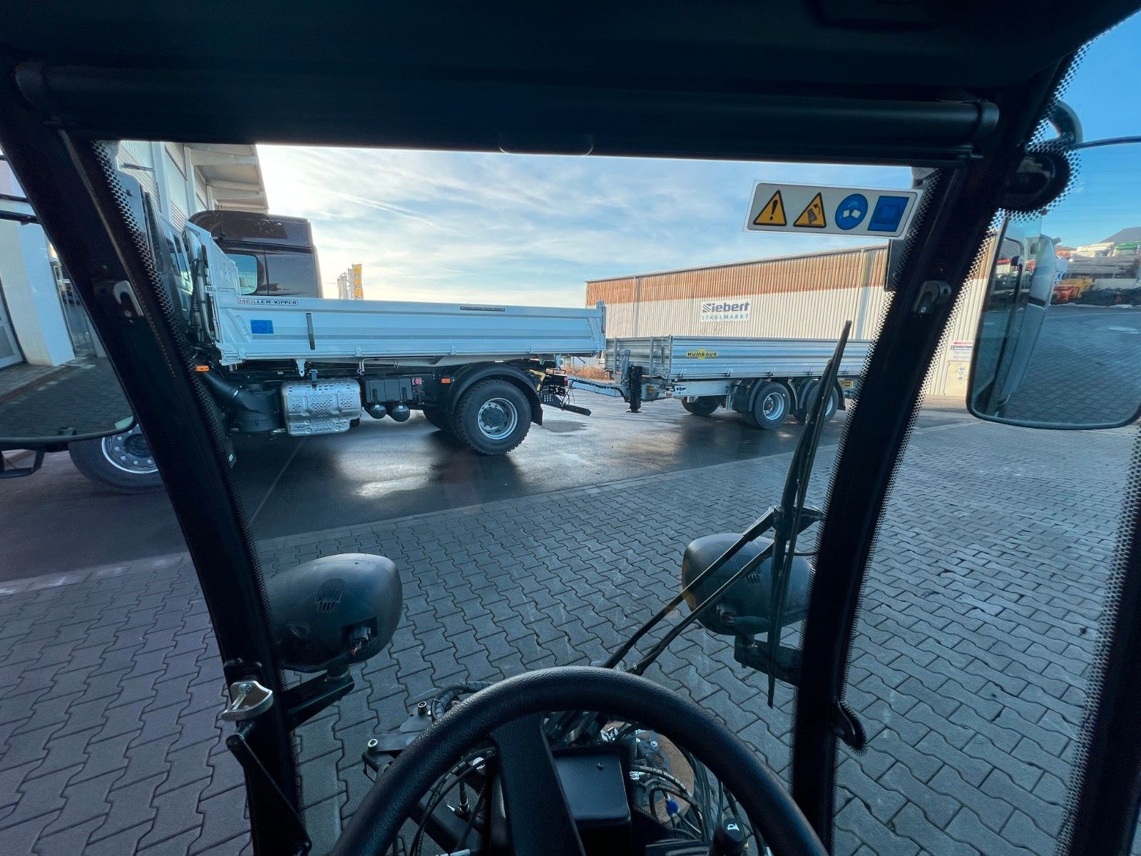 Fahrzeugabbildung Kaercher MIC C /  nur 197h! / Kehrmaschine / 2021