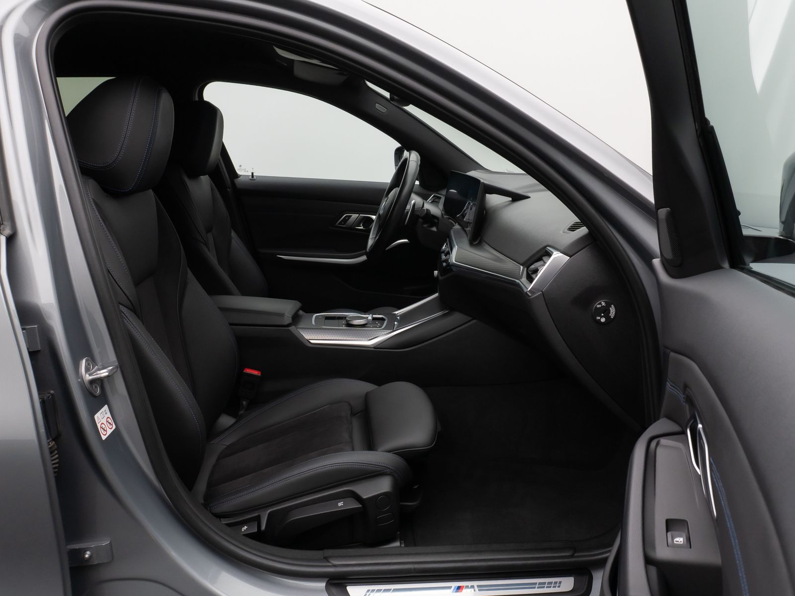 Fahrzeugabbildung BMW 330i xD M Sport Kamera HUD DAB HiFi Parks 19Zoll