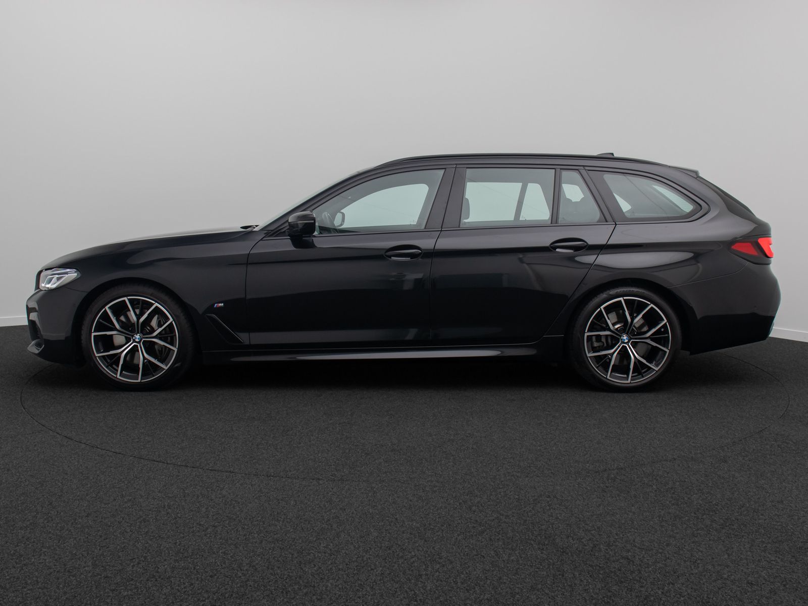 Fahrzeugabbildung BMW 530d M Sport HUD Panorama DAB Kamera HiFi 19Zoll