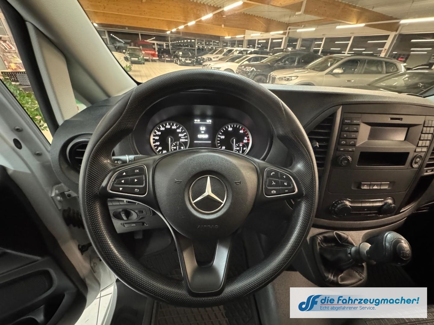 Fahrzeugabbildung Mercedes-Benz Vito Kasten 114 CDI BT RWD extralang AHK Parkle