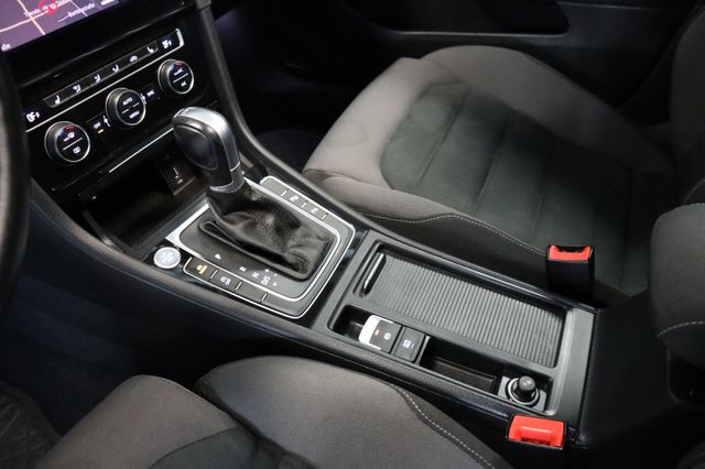 Fahrzeugabbildung Volkswagen Golf VII Lim Highline R-Line|PANO|LED|ACC|KAMERA