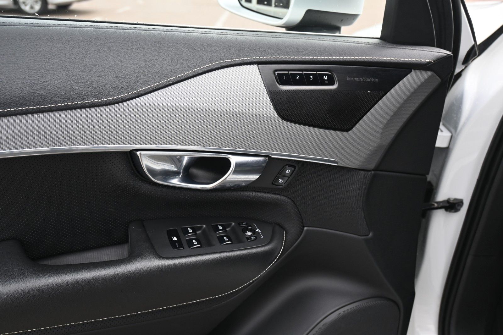 Fahrzeugabbildung Volvo XC90 D5 R-Design*VOLL*PANO*LUFT*255PS*MIETKAUF