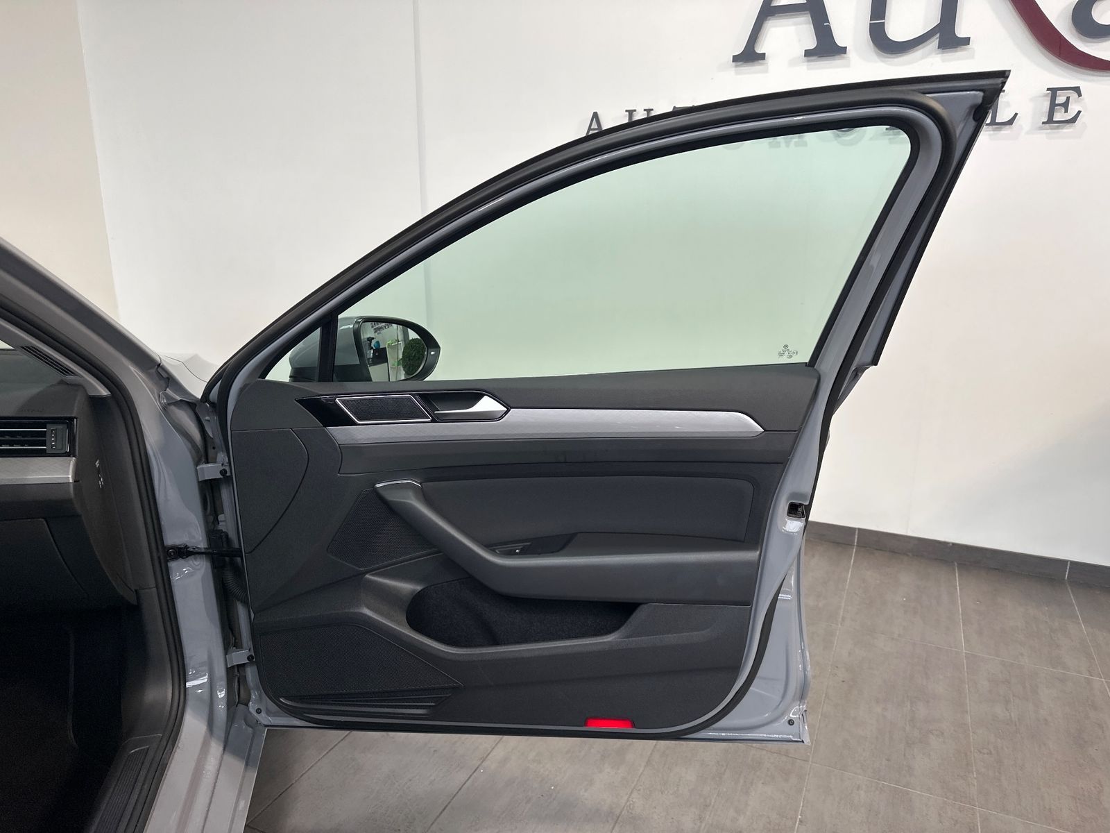Fahrzeugabbildung Volkswagen Passat Variant 2.0 TDI DSG Business NAV+LED