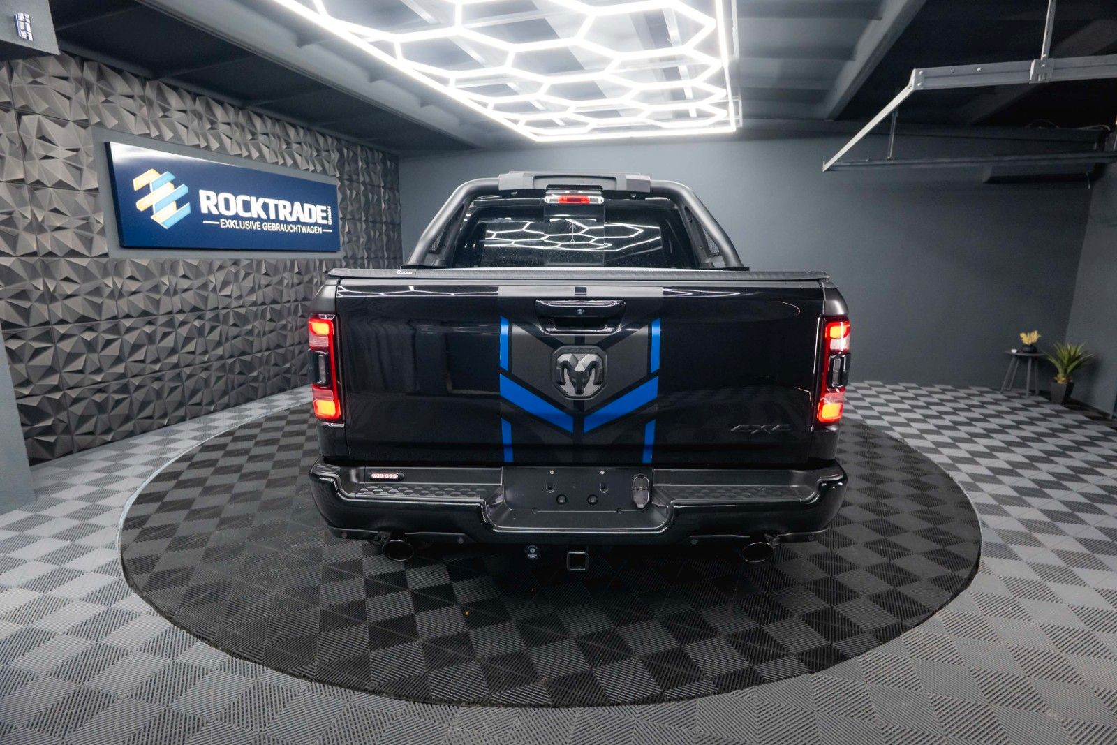 Fahrzeugabbildung Dodge RAM 5.7 V8 HEMI 4x4 OFFROAD Night Unfallfrei LED