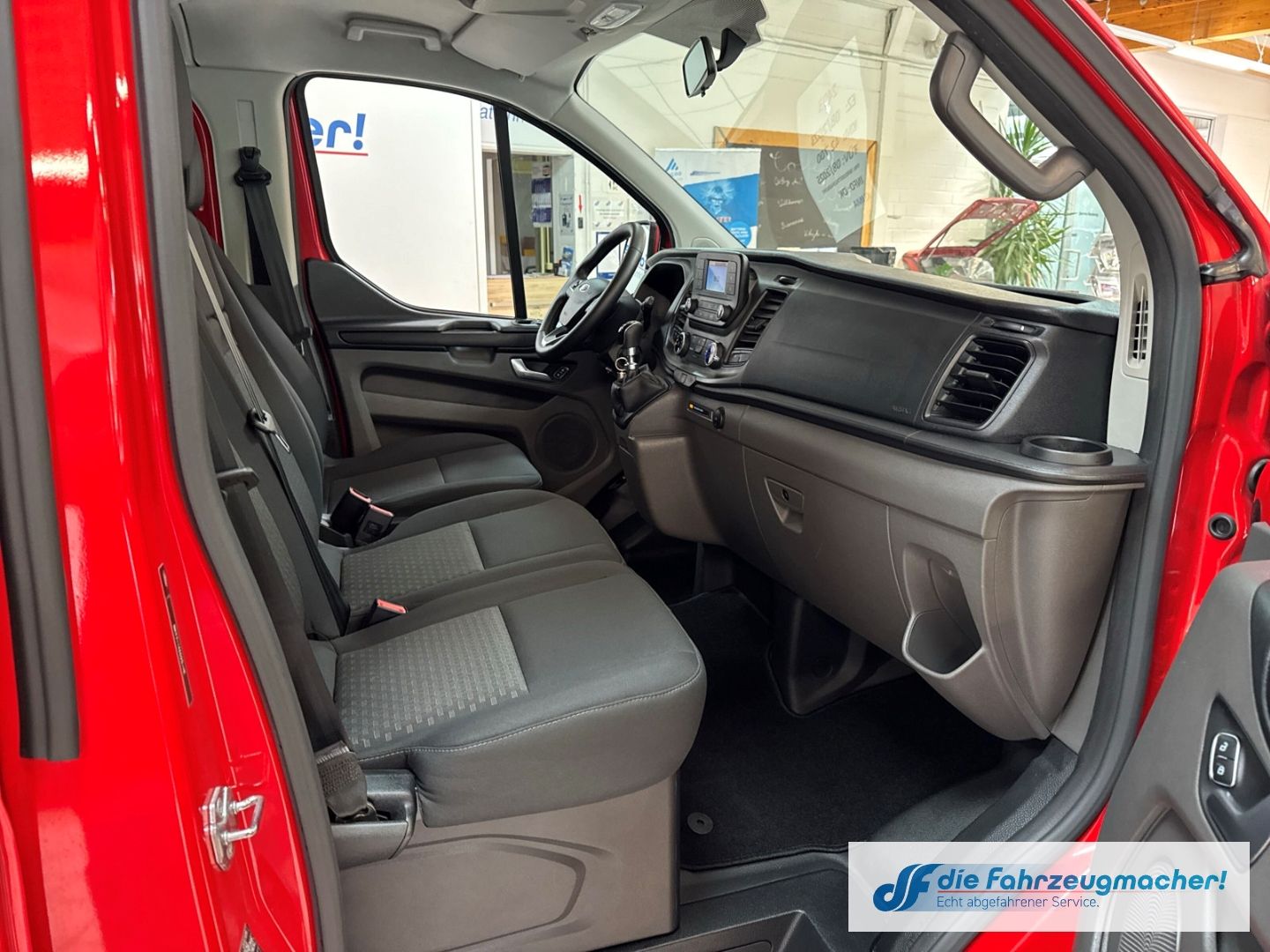 Fahrzeugabbildung Ford Transit Custom Tourneo 320 L1 Trend 2.0 TDCi Dyn